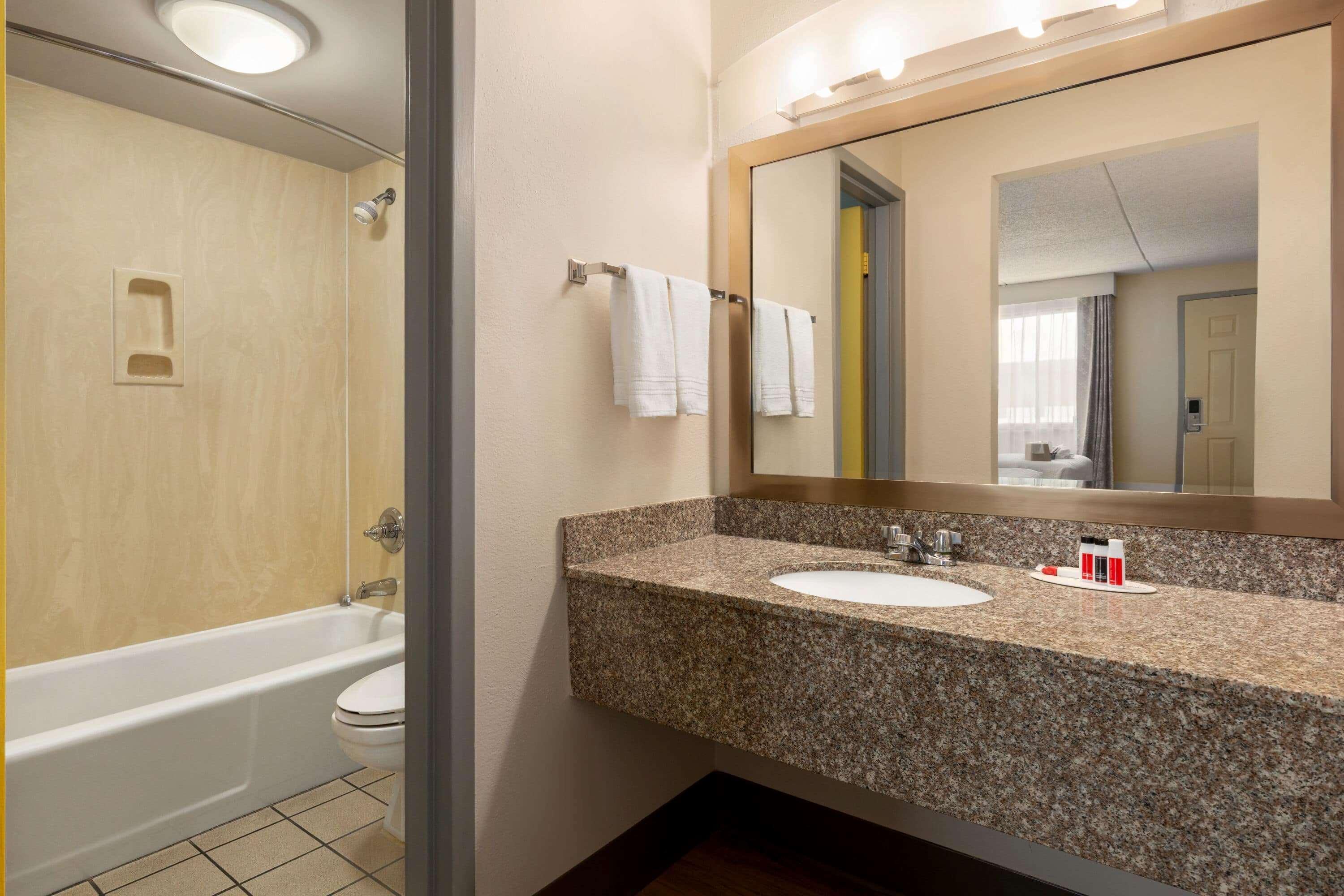 Hotel Bo, A Days Inn By Wyndham Chattanooga Downtown Esterno foto
